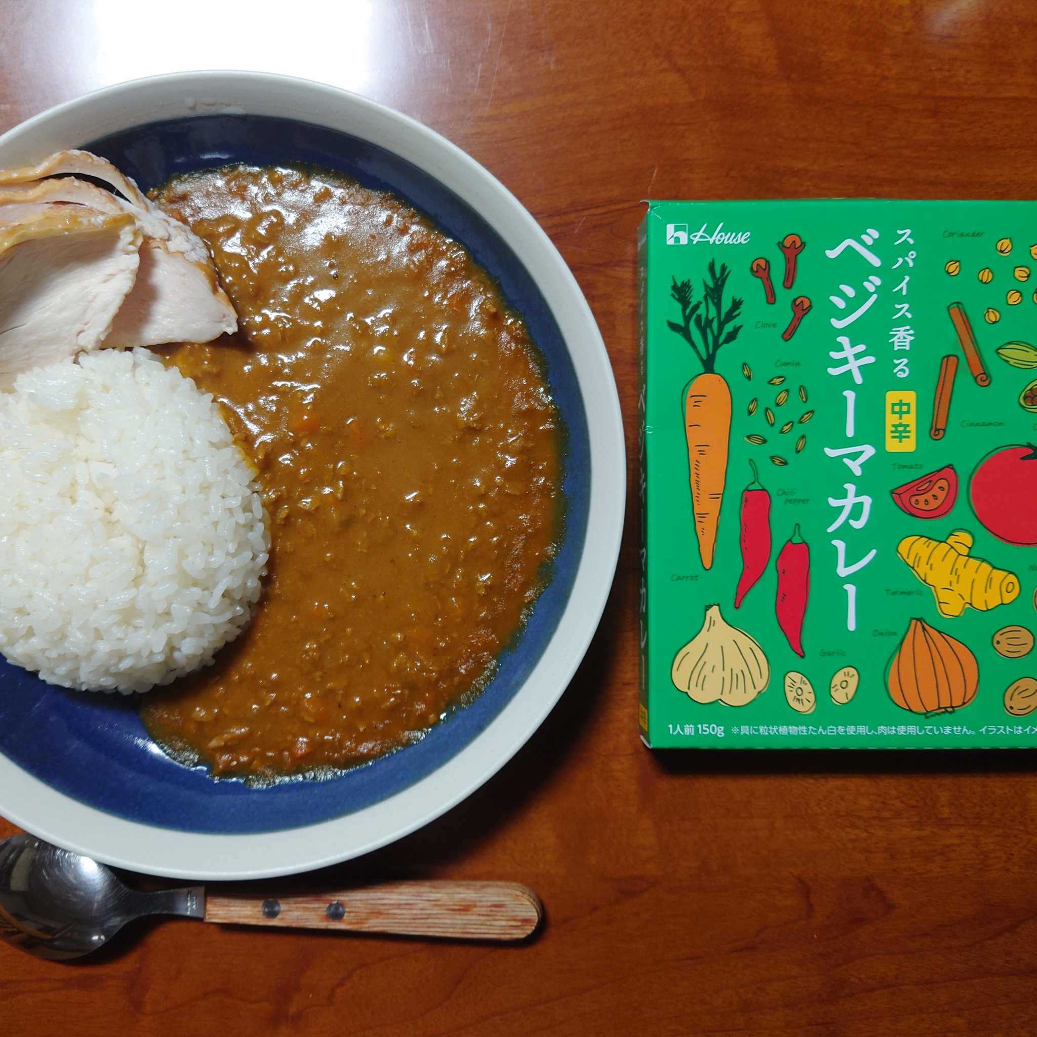 大沼 今日はこれ 具に粒状植物性たん白を使用し 肉は使用していません て記載されてるけど言われなければミンチ肉と遜色なくて美味しい スモークチキントッピングしたけど 笑 レトルトカレー ベジキーマカレー ハウス食品 サンハウス食品