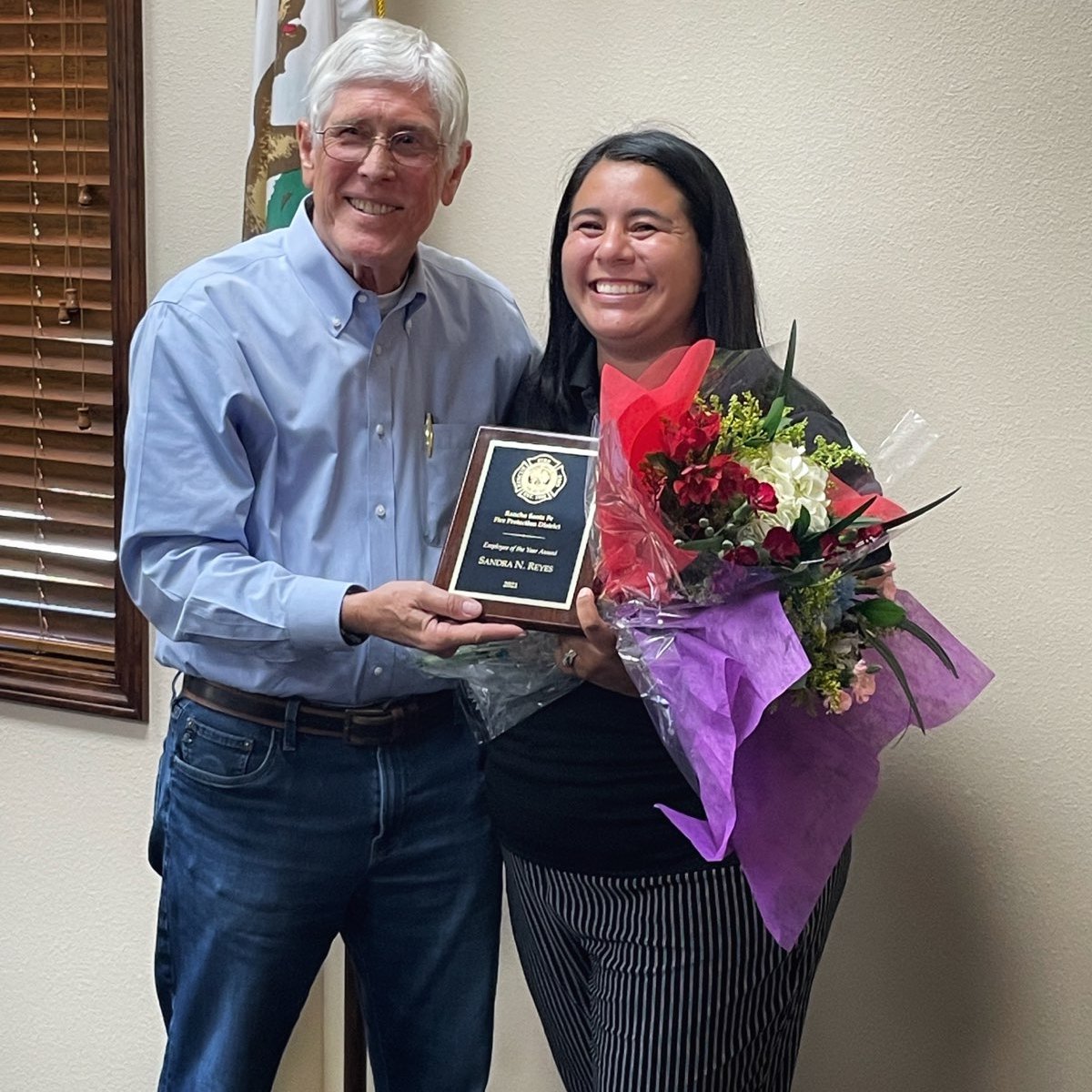 Sandra Reyes receives the Administrative Employee of the Year Award from Fire Board President Jim Ashcraft. Congratulations Sandra!