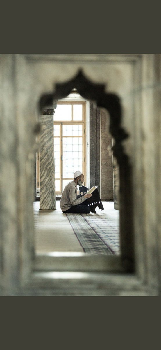 "Kur'an okunduğu zaman, ona kulak verip sessizce dinleyin ki size merhamet edilsin"

(A'raf - 7/204)