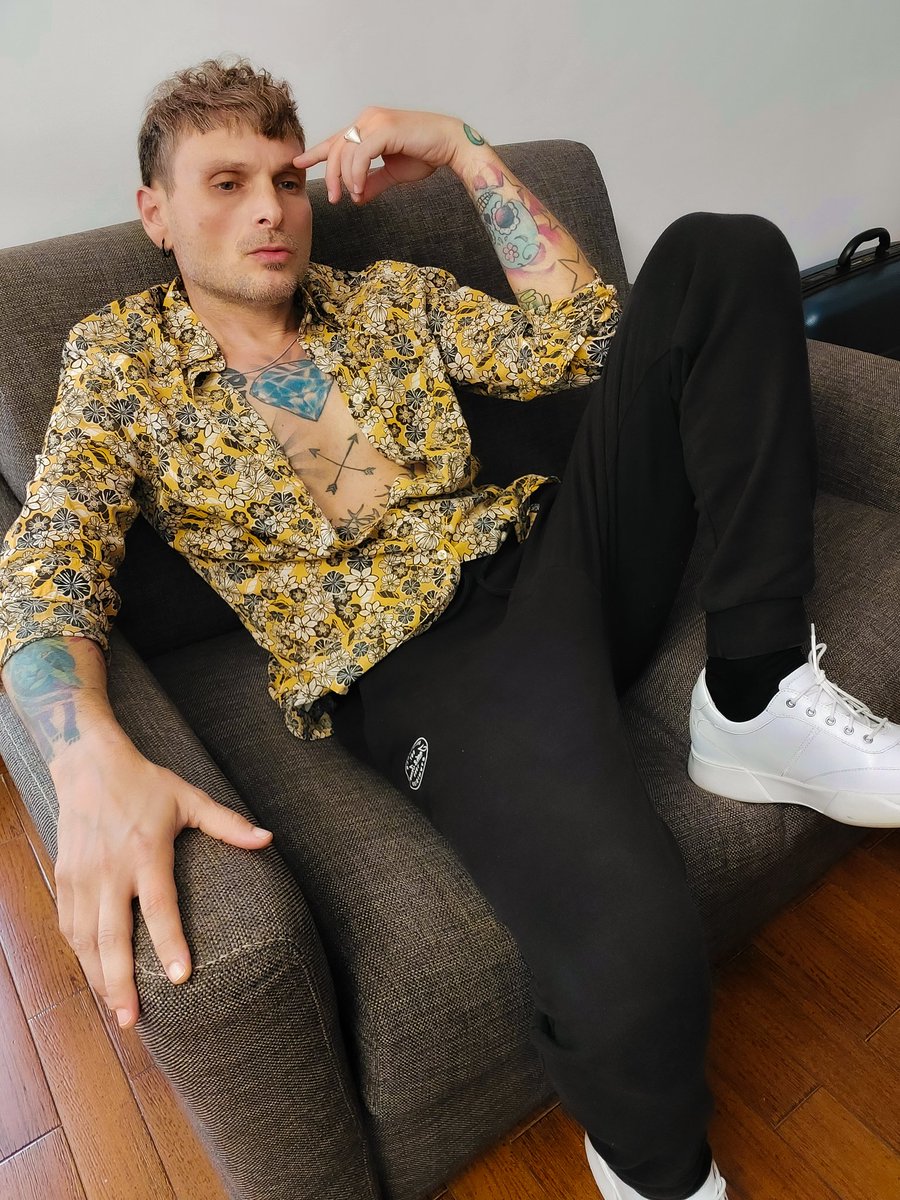 Li fuori c'é un gran casino.
Diffondiamo il bene, ti vá?