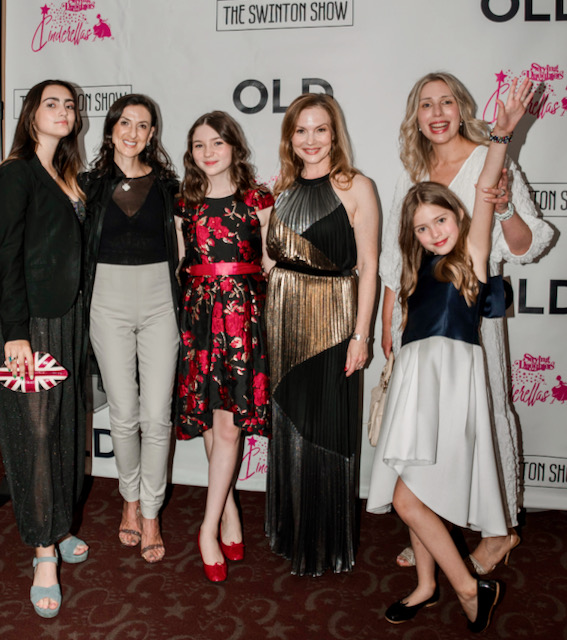 OnTheRedCarpet's tweet photo. This weekend, actress @AlexaSwinton celebrated the opening of @oldthemovie with a fundraiser screening to support @SavingDaughters' Cinderellas program💕 #OldTheMovie (📸 Brandon Matos) https://t.co/ovjhE7N5rB