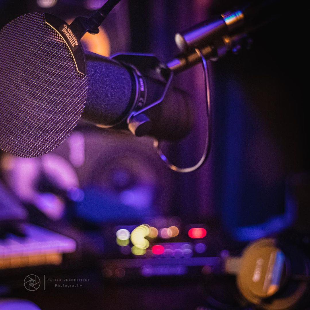 StedmanUSA's tweet photo. The classic duo.... a @Shure SM7B and a PS101 Proscreen on a #microphonemonday
📸🤩👉 Nathan Chanmberland @sonicmyst
https://t.co/ItLhIkp4fN
#stedman #proscreen #metal #popscreen #popfilter #shuremicrophones #broadcast #vocalrecording #voiceover #vocals https://t.co/VnCyMFGLae