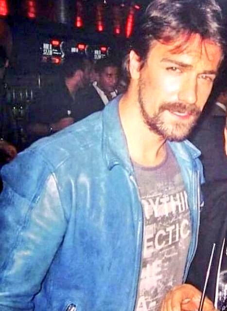 IBOTheOnlyOneI1's tweet photo. İbo ed il suo indumento preferito... la giacca di pelle...e quanto stanno bene assieme... non è vero?😍🔥😍
#IbrahimÇelikkol #ibrahimcelikkol41 #IbrahimCelikkol #İbrahimÇelikkol #thebestturkishactor #thebestturkishman #TBworld2021 #100MostHandsomeMen2021 #flyingjacket #Enjoy https://t.co/sRiQ4xehBC