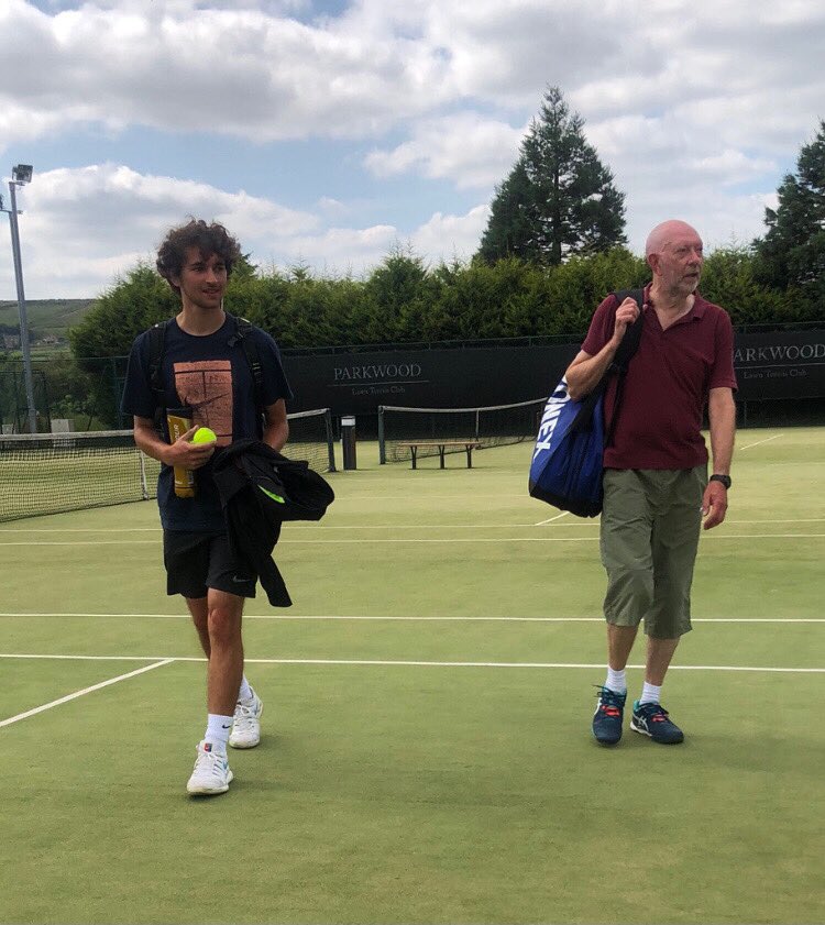 2021 Parkwood Open Singles Competition-
Beautiful sunny day, and some great tennis on display! Many thanks to everyone who competed and well done to Harvey and Cameron who put on a great final!     Congratulations to Harvey Curness for retaining his title 🏆