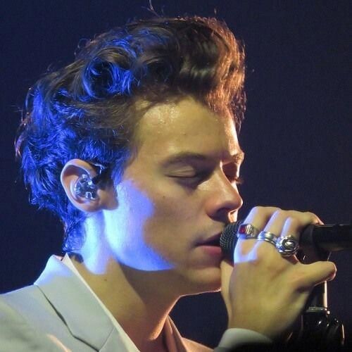 lixx28sty's tweet photo. Cada día despierto más enamorado de Harry, claro q si ❤️
#KCAMexico #HarryStyles #Golden https://t.co/s4VysD4rZU