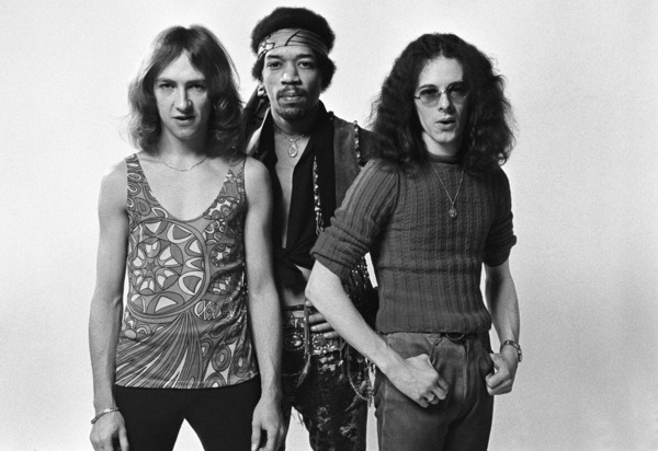 jatustein's tweet photo. The Jimi Hendrix Experience photographed by Ed Thrasher, 1969. #JimiHendrix #MitchMitchell #NoelRedding #JimiHendrixExperience #60s #photography #EdTrasher https://t.co/0MATHjZY0A