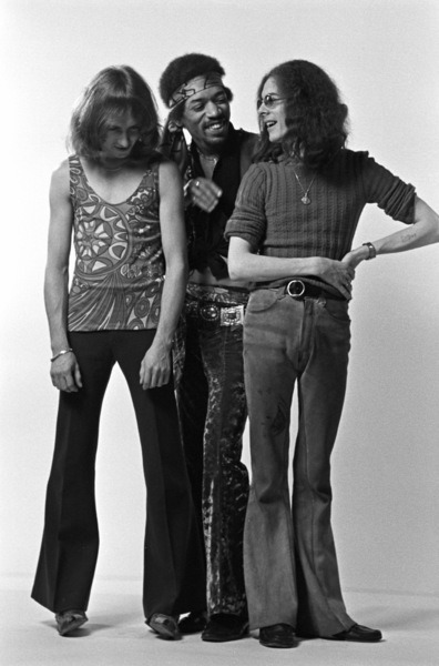 jatustein's tweet photo. The Jimi Hendrix Experience photographed by Ed Thrasher, 1969. #JimiHendrix #MitchMitchell #NoelRedding #JimiHendrixExperience #60s #photography #EdTrasher https://t.co/OygPhXiQ8i