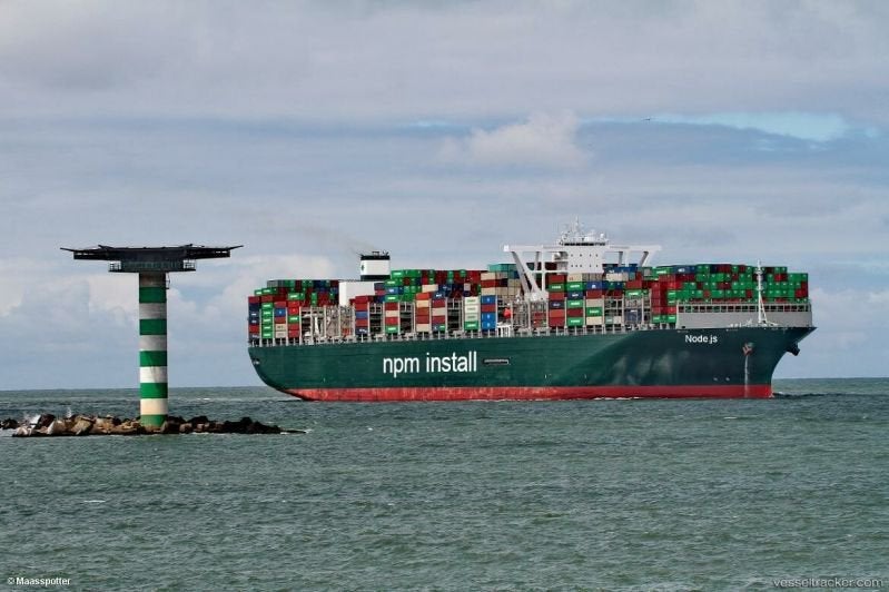 CoderMemes's tweet image. #coding #memes #programming #node #npm