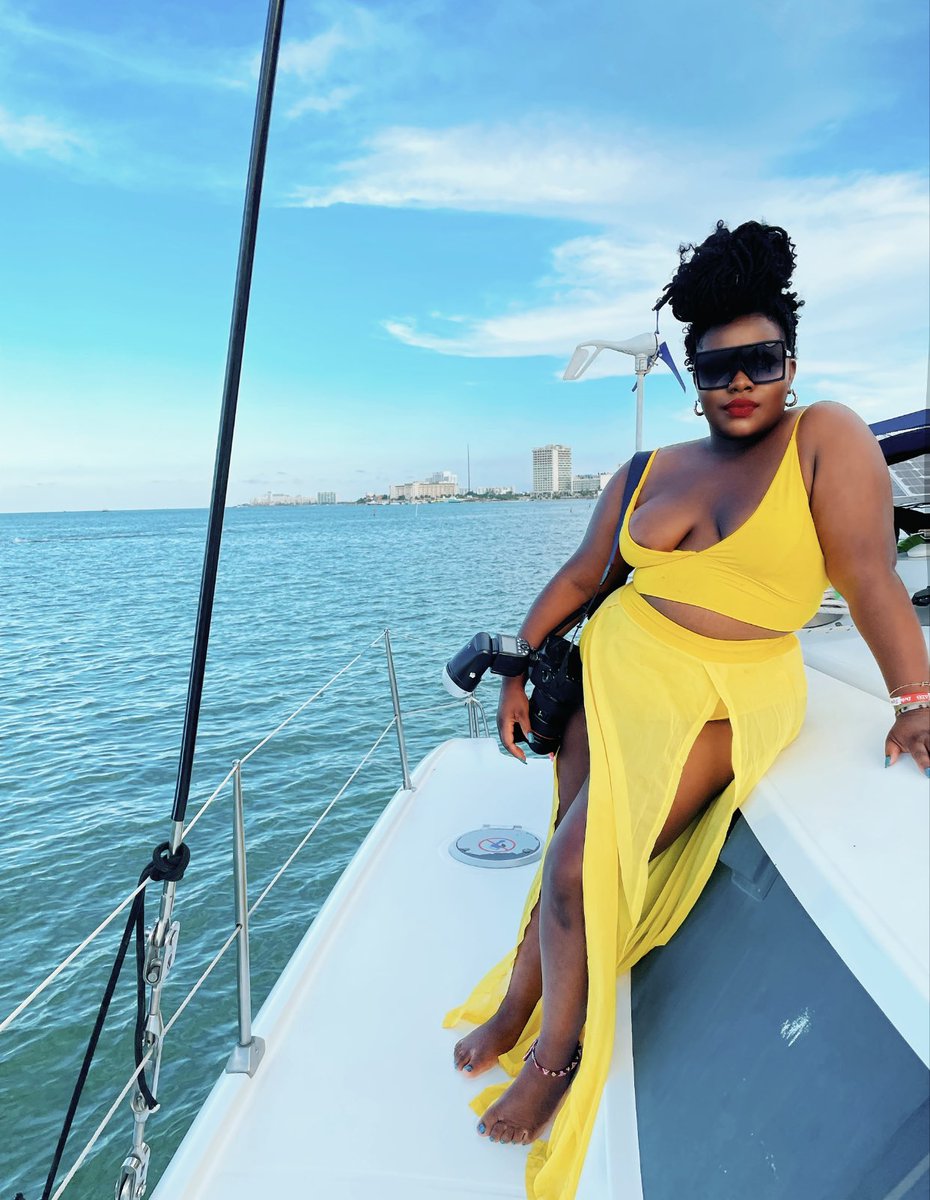 This is how i look shooting on a yacht in the middle of the gulf of Mexico #Blackfemalephotographer #internationaltravelingphotographer