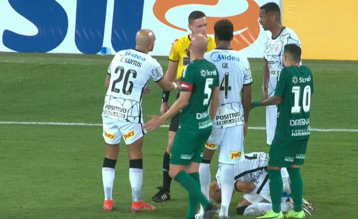 Vessoni's tweet photo. Corinthians &amp; 2° Tempo... 🙄:

América-MG - quase tomou empate;

Red Bull - tomou a virada;

Sport - flertou com o empate;

Fluminense - levou o empate e quase a virada;

Chape - quase levou o empate;

Galo - levou a virada.

🤔 https://t.co/vs4zSdu7Ru