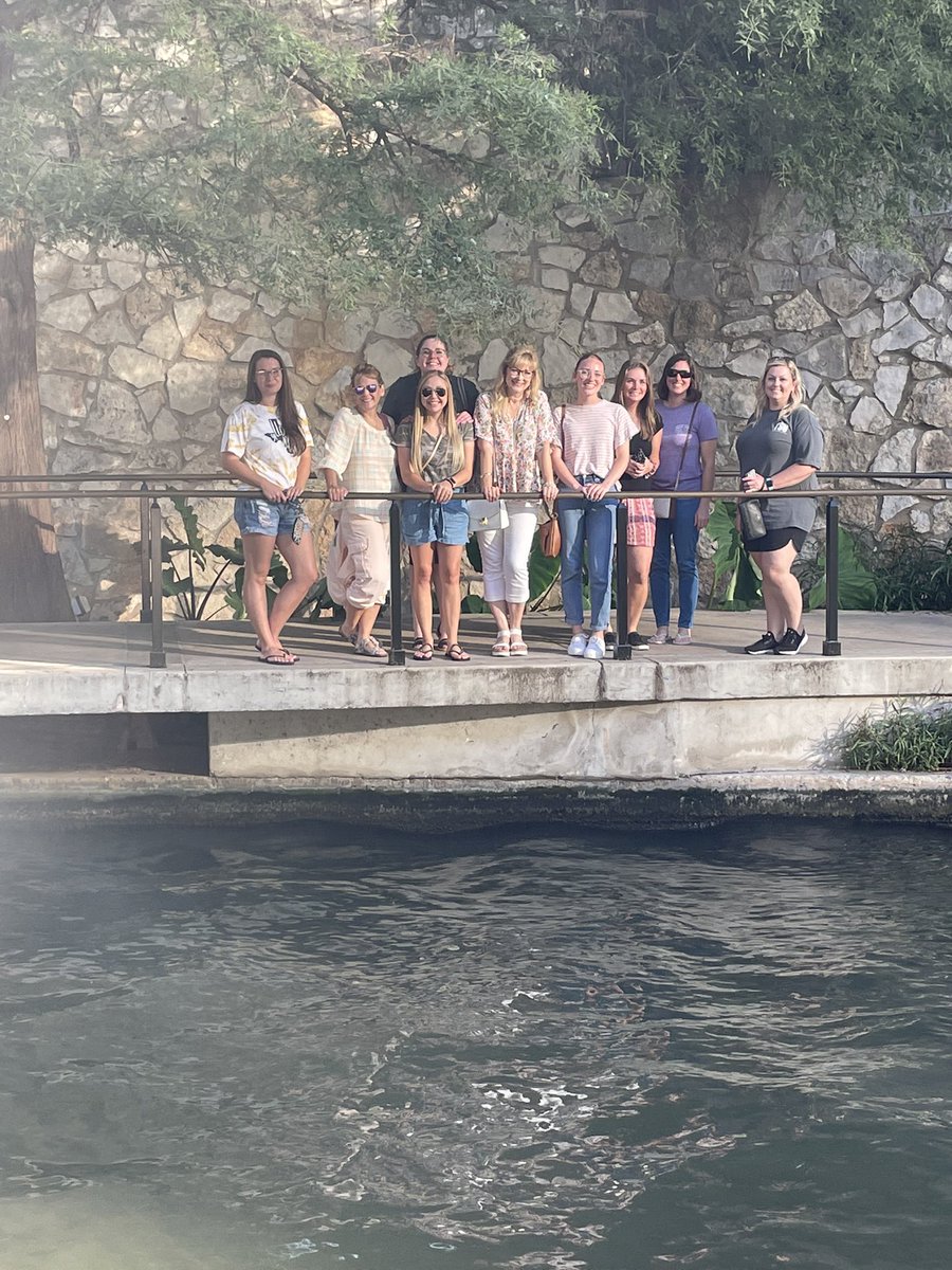 HeidiChappotin's tweet photo. #TEKSCON21 on the Riverwalk 🎉🎉 @boydjackets https://t.co/suMmQQTe5w