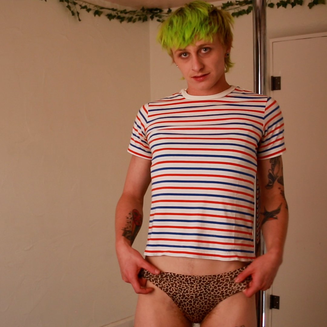 2 pic. i'm finishing up a new video and im excited bout it? here are some stills https://t.co/FBPwGH