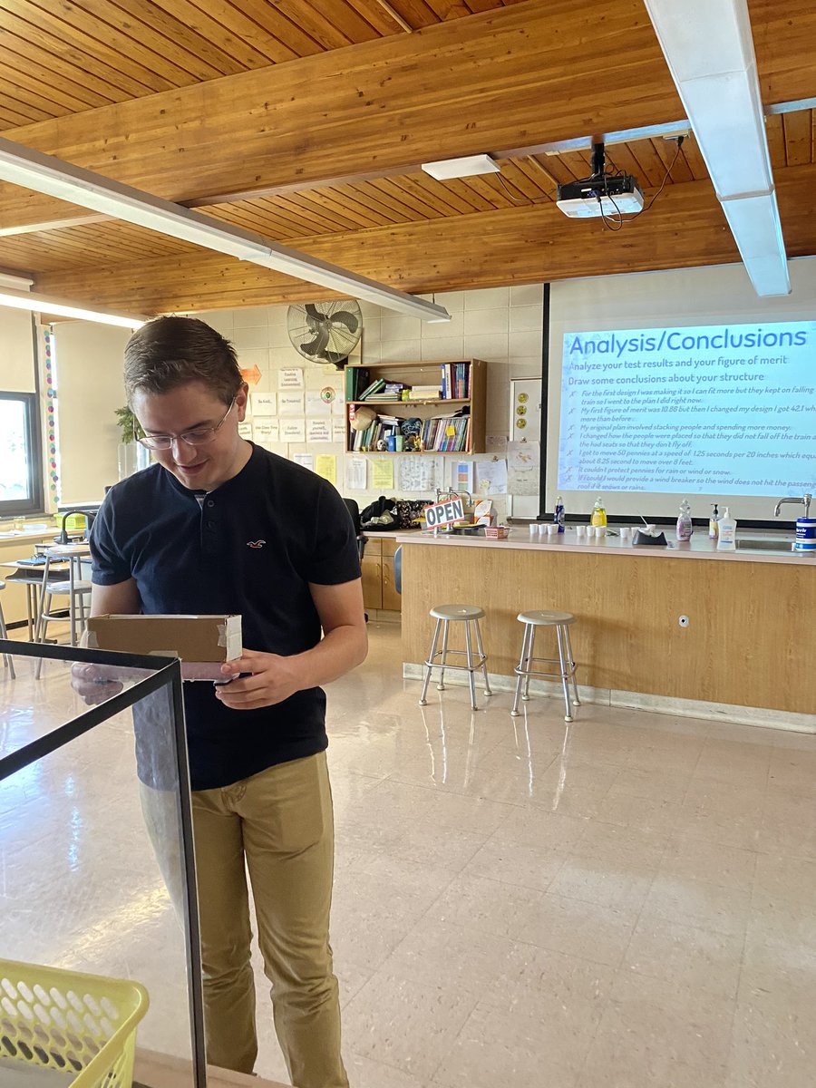 ChapScience's tweet image. Thank you to Jason Ippolito for talking to the students about engineering and helping evaluate their MagLev designs! Everyone did an awesome job! @CTBarkalow @FT_Schools #maglev #Steam #Spark