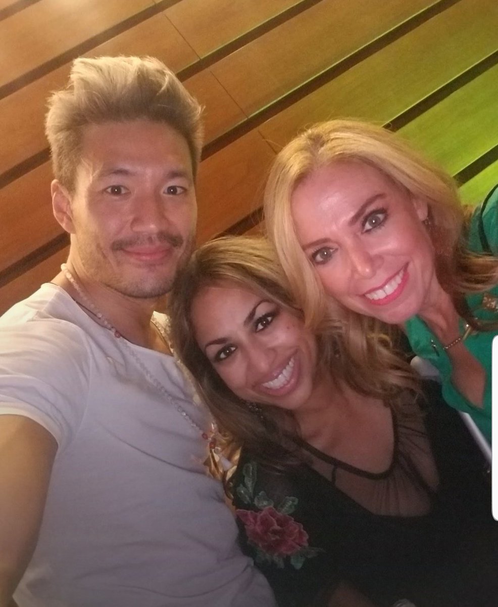 SheilaShowPHL's tweet photo. Time flies...three years ago celebrated 20th Anniversary🎉 of 2019 #BestofStyle for
@Modern_Luxury
@phillystylezine w/ friends. Look at you now @kevkreider -hit series #BlingEmpire superstar, living in #LA! 🌠
We miss ya in #Philly!❤
#PhillyStyle events. https://t.co/DLJb21QIDY