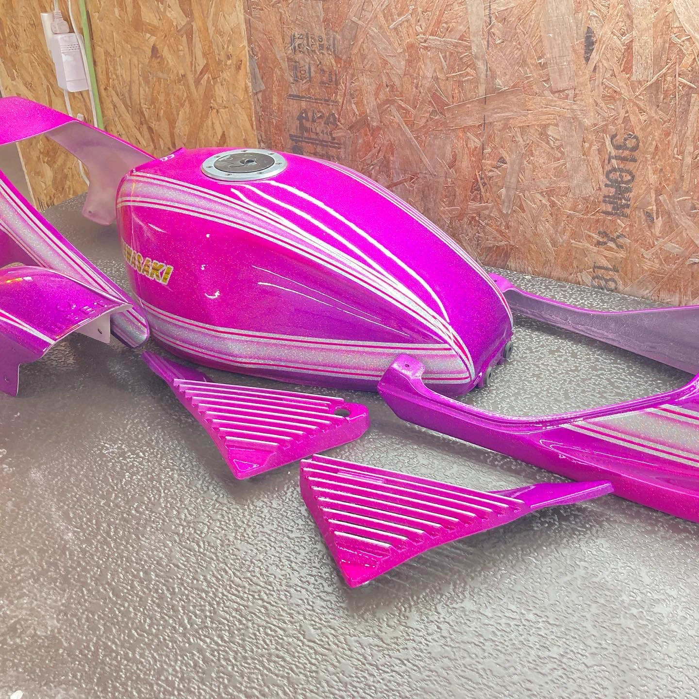 カスタムペイント トミイズ カスタムコルク半✨バイク塗装 on X