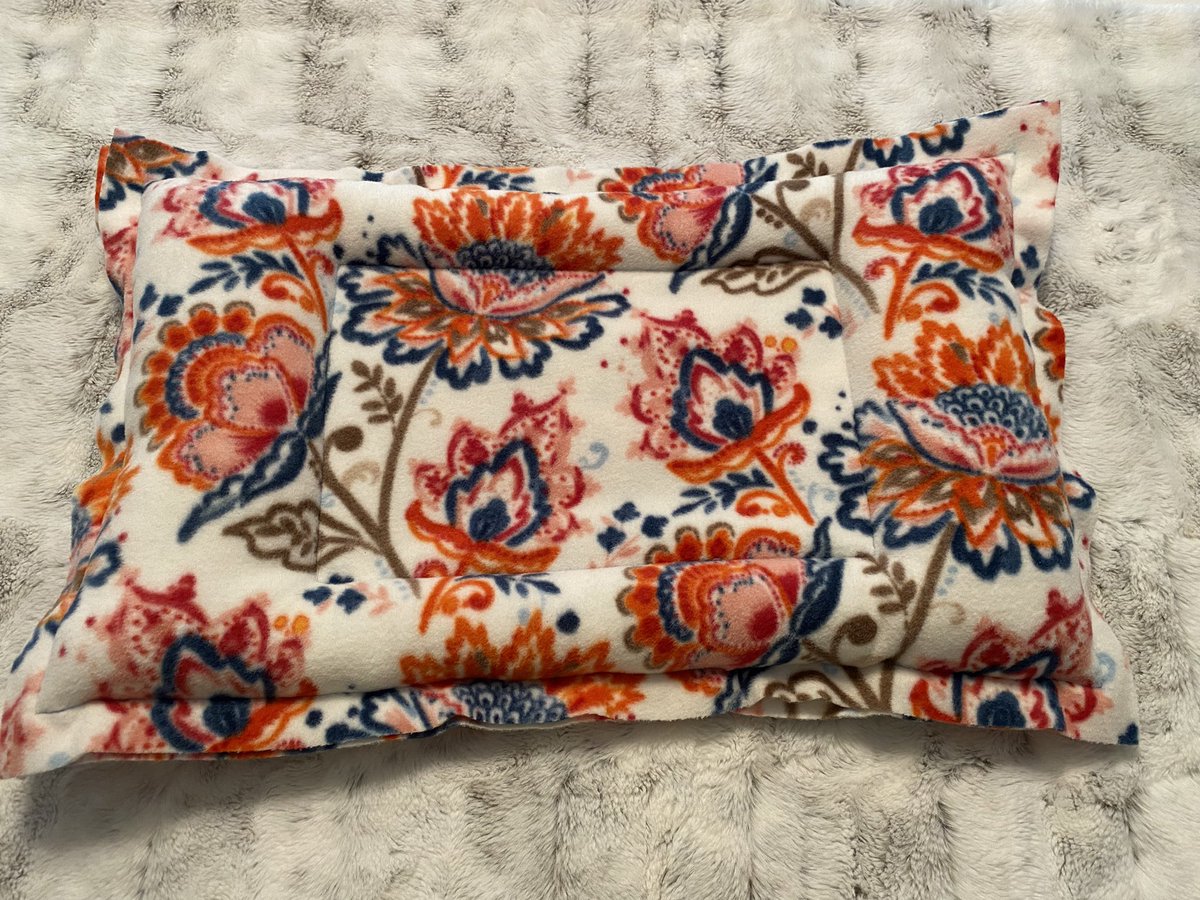 thecatnipfairy's tweet image. Some new beds were added to the mix today! #treatyocat #sleepykitty