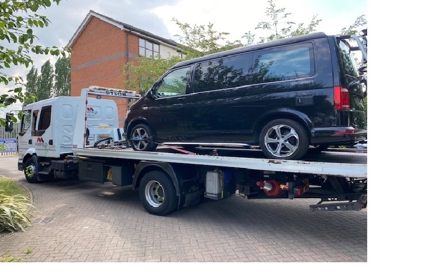 TVP_ChiltSBucks's tweet photo. Thank you to the eagle-eyed member of public contacting the police about suspicious males parking this vehicle and making off, turns out it was stolen. Vehicle recovered to the rightful owner. #Burnham #C9722 https://t.co/UylL3IJ5iZ