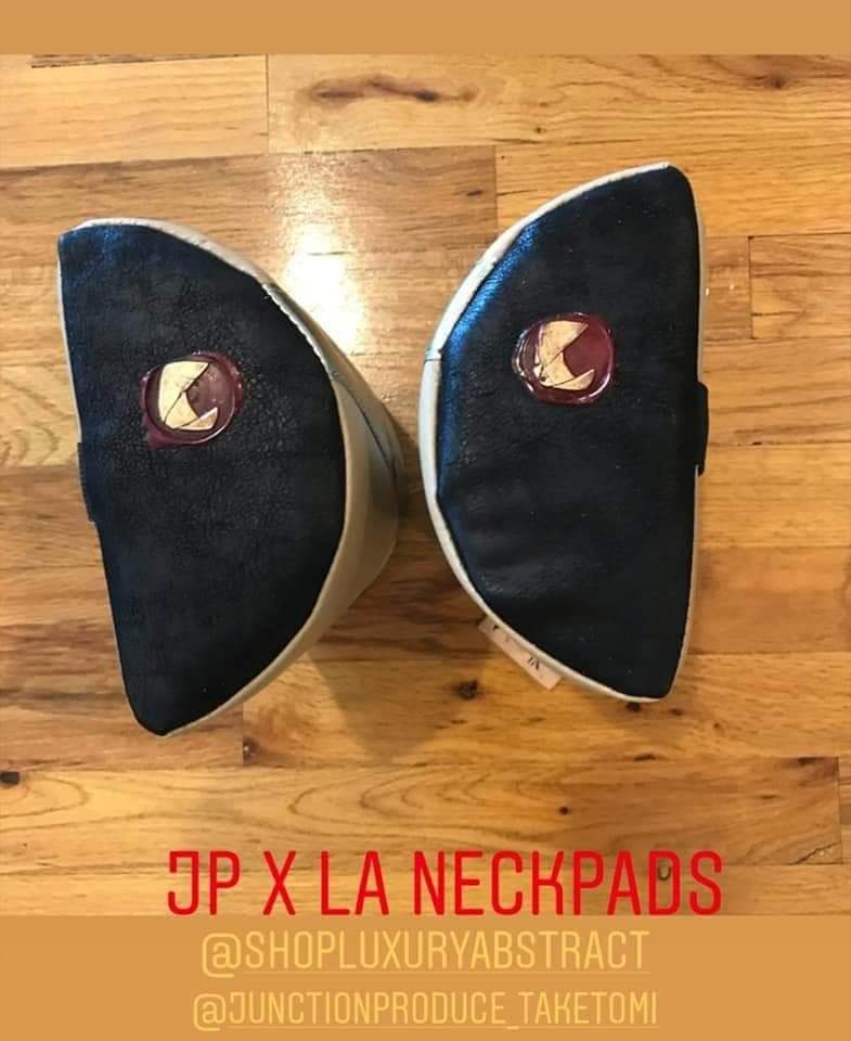 JUNCTIONPR0DUCE's tweet photo. JUNCTIONPRODUCE Neck Pad‼
LuxuryAbstract × JunctionProduce
Now on SALE!
4 base color and 4strap color schedule
1pair 300USD 🗽🗽🗽
#junctionproduce
#ジャンクションプロデュース
#neckpad
#ネックパッド
#ラグジュアリーアブストラクト
#ラグジュアリー
#pillow
#ピロー https://t.co/JYVBnbBFQr