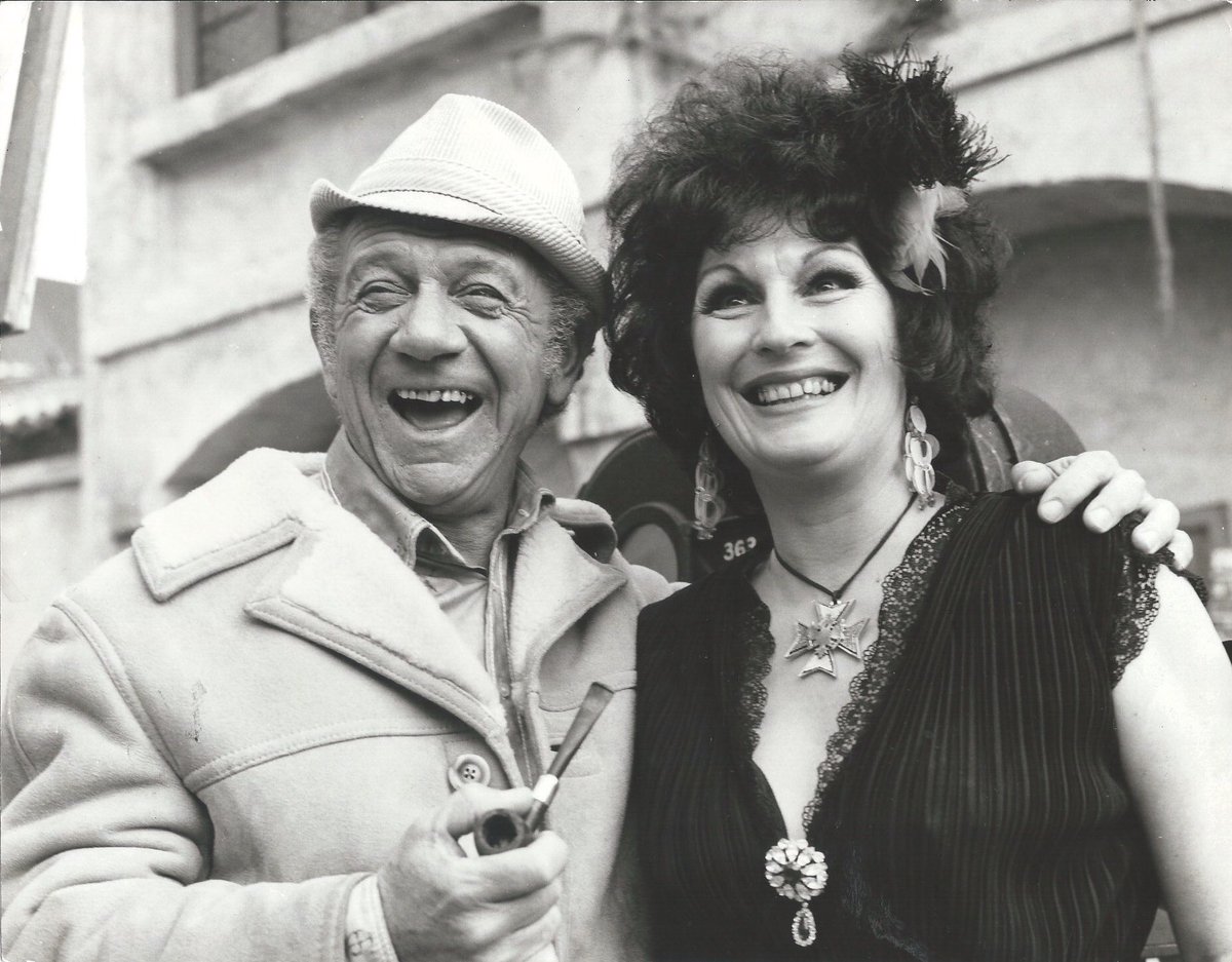 CrowsAuction's tweet photo. Coming Fri, Jul 30th, is our Timed #Auction @thesaleroom featuring The #OlgaLowe #Autograph Collection – #autographs, #letters &amp; #entertainmentmemorabilia owned by the veteran #actress Olga Lowe 

https://t.co/zzQZRzDy7o

#HarpoMarx #EarthaKitt #CarmenMiranda #MarxBros #letters https://t.co/vNDd4qZ0KI