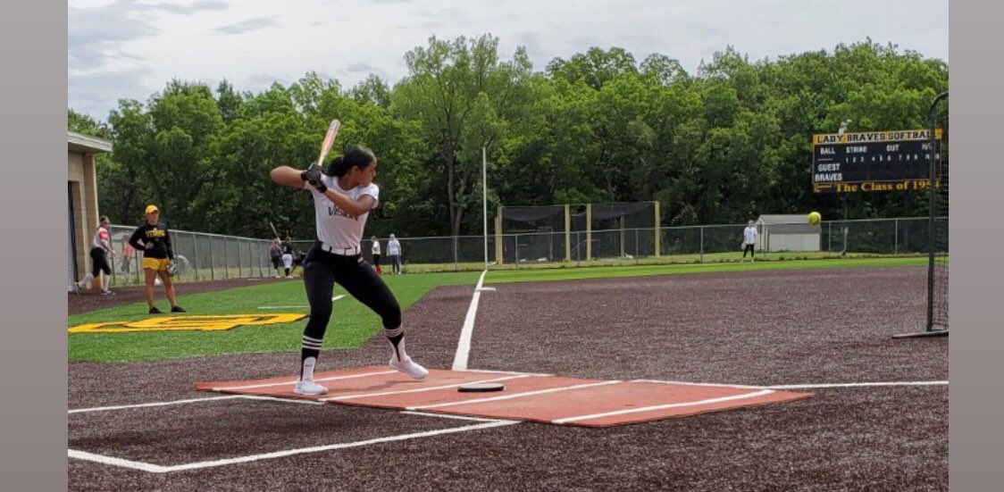 HammonsReagan's tweet photo. Excited to say that I will be continuing my softball career and education at Ottawa University. I am so blessed with the best parents who have always supported me and also with this opportunity. Thank you @jaykahnt @Shafferrr  I am so proud to be a brave!💛🖤@OUBraveSoftball https://t.co/OQxGyqirQc