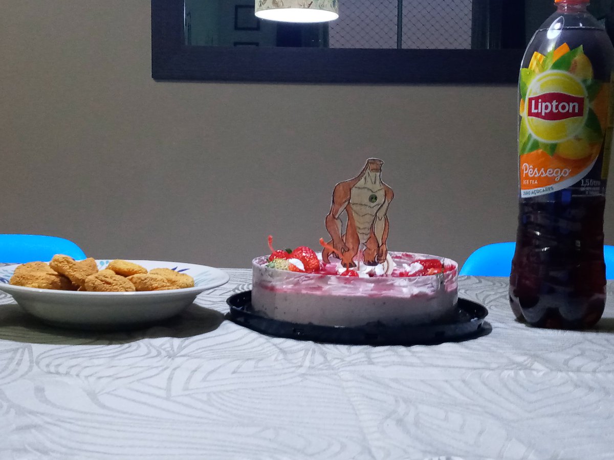 nocturnomp4's tweet photo. Feliz Dia do Enormossauro - vou por o vídeo no YouTube de eu fazendo a festinha desse dia tão especial https://t.co/uDVriUTYqA