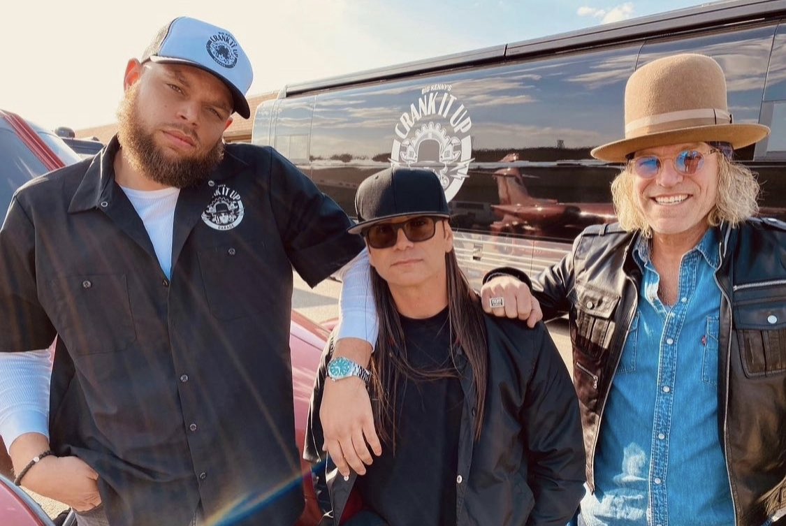 crankituptvshow's tweet photo. Can you tell what’s behind us ??? Episode 4 This Thursday Night 8:30PM ET on @CircleAllAccess @BigKennyTV @linear1 #bigkenny #charliepennachio #jacobsummers #crankituptv #bigkennyscrankitupgarage #bigandrich #linearband @PLandHH https://t.co/v8iLUwqnpV