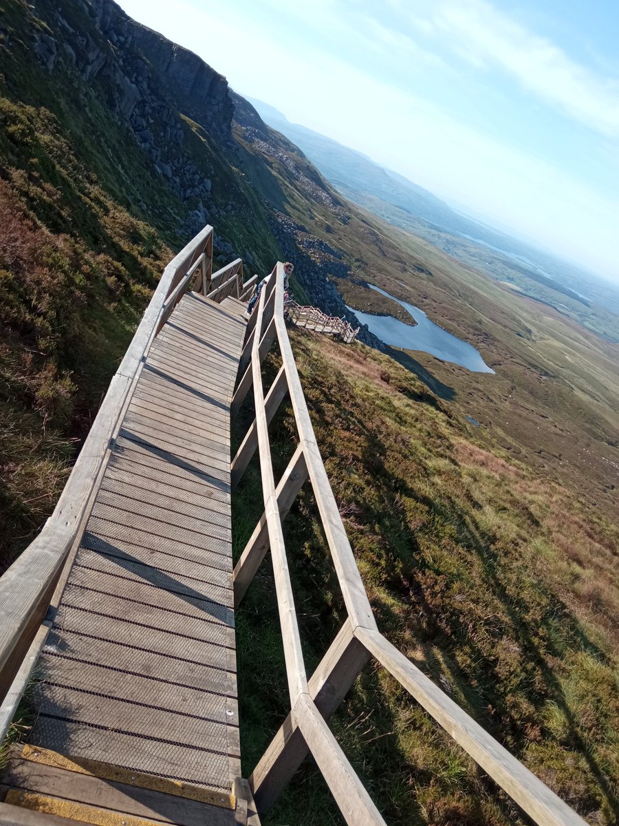 AasiBat999's tweet photo. Views Be Like 😌😎

#Stairway #StairWayToHeaven #HeavenViews #NiceHike #Climb #Steps #FreshAir #Exercise #LookAhead #Cuilcagh #Fermanagh #Cavan #Ulster #Ireland #DiscoverIreland #Explore #Eire # https://t.co/Q48n0xbQBz
