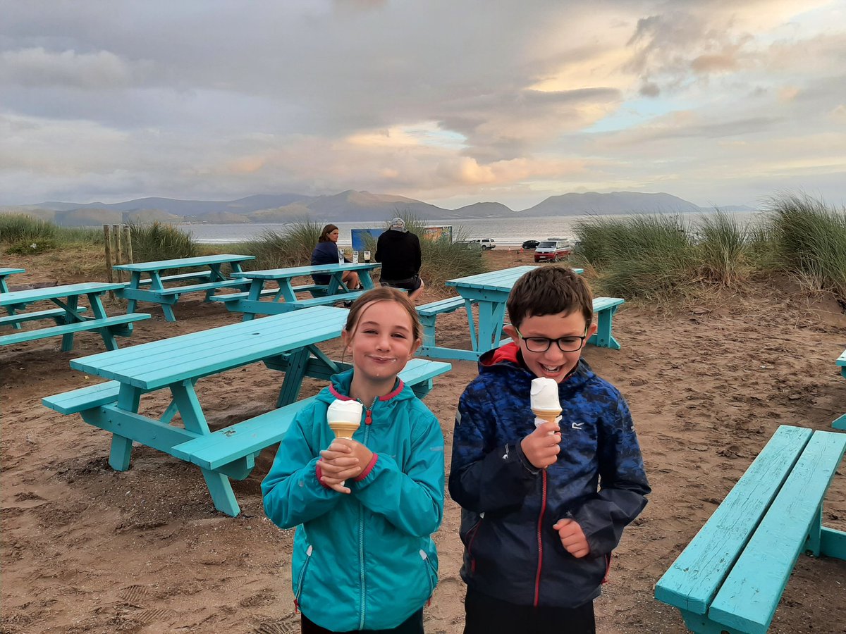 Beertons's tweet photo. The biggest ice creams I have ever seen, at Sammy's #Ireland #InchStrand #Kerry @ExperienceKerry https://t.co/HmvEI6892A