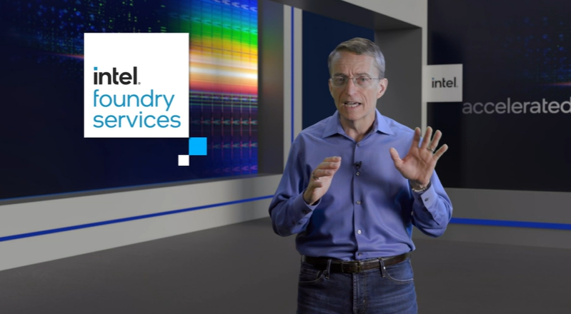 MikeFeibus's tweet photo. Confirmed: @awscloud will be @Intel's #semiconductor foundry customer. Also: Intel &amp; @Qualcomm now collaborating on tech for #mobile chip manufacturing. #IntelAccelerated https://t.co/mlq00E1wuL