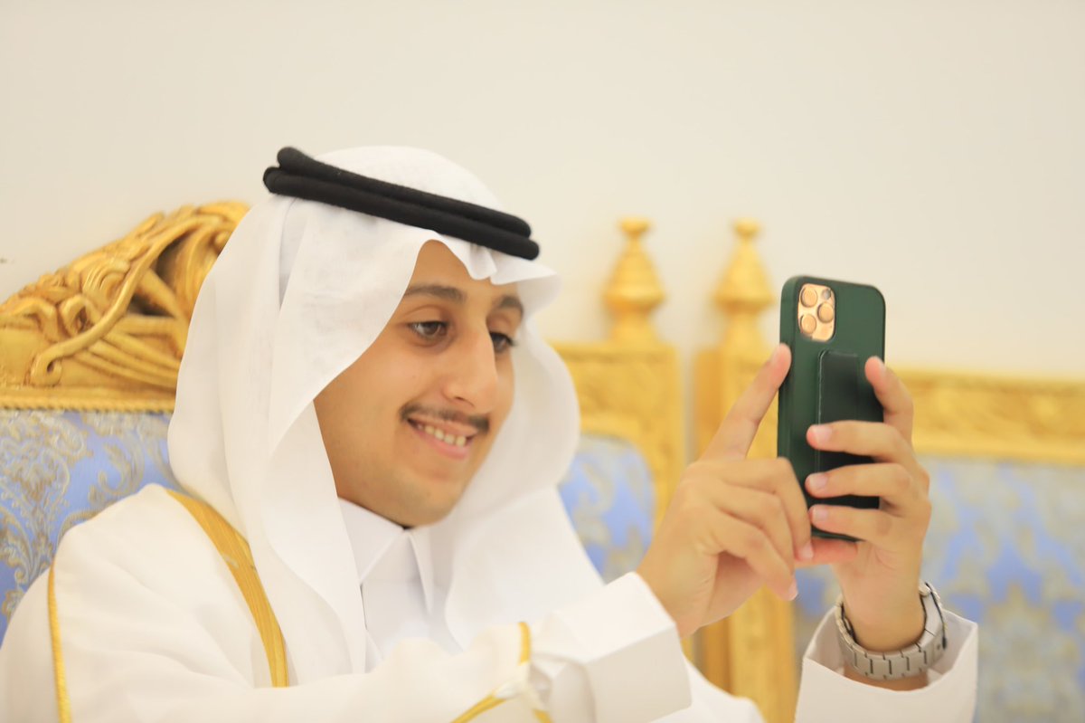 abolujaine's tweet photo. ليله من أسعد الليالي بمحافظة #حوطة_بني_تميم تشرفت بحضور زواج اخوي الغالي #صالح_الولاد

الشاعر المبدع ومن قبل الشعر
تنومس اللي يعرفه فعايله
ي نعم يالولّاد محمود الذكر
يبن الشيوخ معدلين المايله

وصح لسان الشاعر وتستاهل @S_Alolad الله يوفقك ويجمع بينكم بخير❤️
https://t.co/l9EasaQTmP https://t.co/8EqeSJxSlM