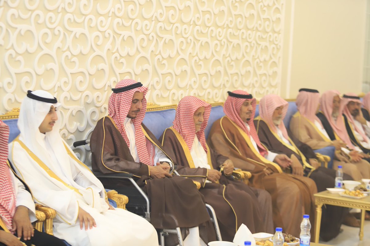 abolujaine's tweet photo. ليله من أسعد الليالي بمحافظة #حوطة_بني_تميم تشرفت بحضور زواج اخوي الغالي #صالح_الولاد

الشاعر المبدع ومن قبل الشعر
تنومس اللي يعرفه فعايله
ي نعم يالولّاد محمود الذكر
يبن الشيوخ معدلين المايله

وصح لسان الشاعر وتستاهل @S_Alolad الله يوفقك ويجمع بينكم بخير❤️
https://t.co/l9EasaQTmP https://t.co/8EqeSJxSlM