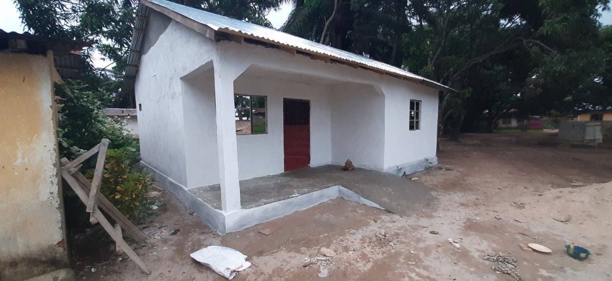 #SierraLeone #Momoh's house has it's first coat of paint completed today Working hard to finish everything ready for the Grand Opening this Sunday @BanburyRotary @Rotary1090