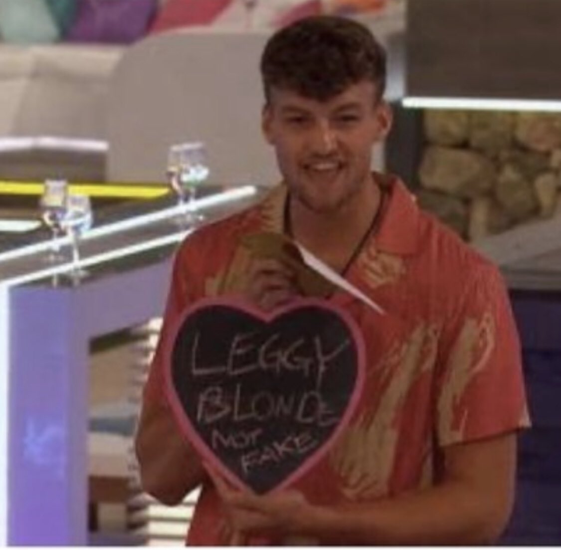 GigglyAimi's tweet photo. Thought I’d remind #hugo what he said his ideal woman was, given #amy is brunette and has enhanced breasts. #complete180 #makeupyourmind #loveisland  #doesntknowwhathewants https://t.co/hUXkqhk4hM