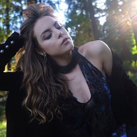 Deve ser bem difícil em ser hater da Elizabeth Gillies

HAPPY BIRTHDAY LIZ 