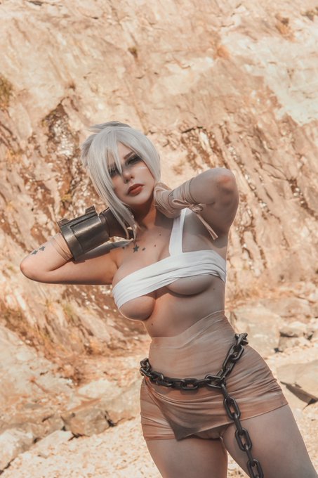 New cosplay set: RIVEN!  So happy to share with you all! I waited for soooo long to have her set~~ hope<a href="/tag/spyxfamilly"class="tags"><span>#spyxfamilly</span></a><a href="/tag/yor"class="tags"><span>#yor</span></a>