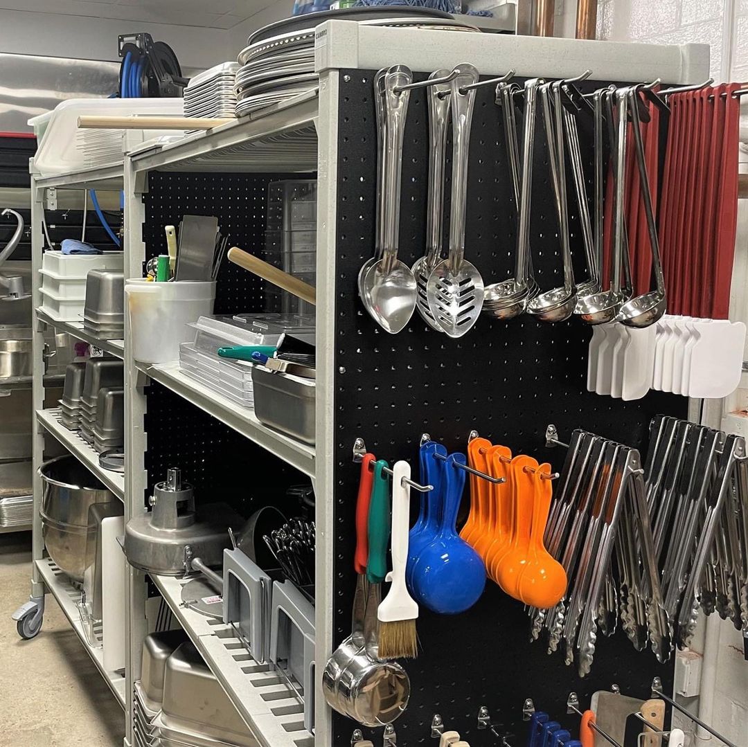 Cambro1's tweet image. This is our idea of eye candy 😍 Shoot The Moon restaurant in Texas chose our Camshelving and new Pegboard  to maximize their space, efficiency and organization.  See full details here: ow.ly/gUg350FE4nC

📸 via our TX &amp;amp; OK reps @ChraneFS