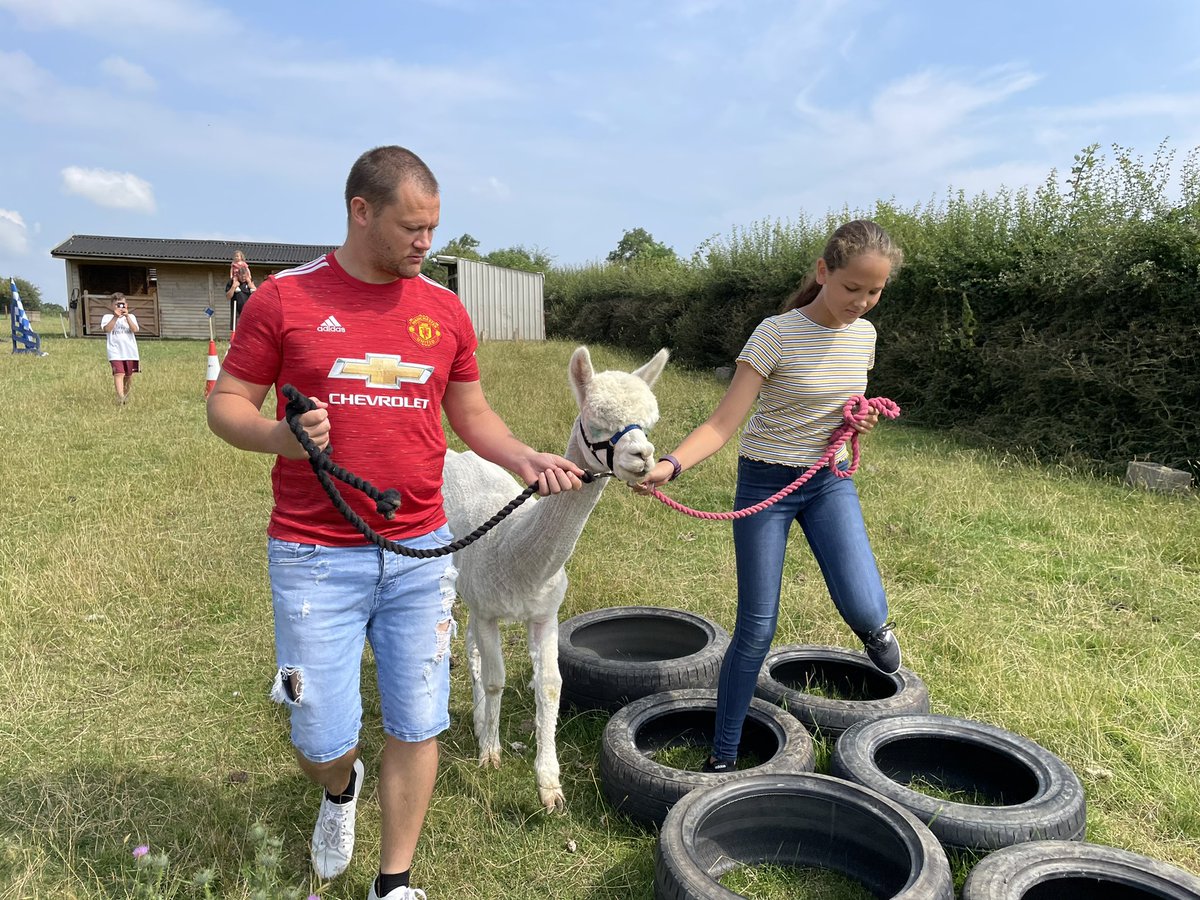 Lovely family on holiday taking part on an experience today 🦙❤️🦙#family #staycation #holiday #makingmemories #leicestershire #ruralleicestershire #alpaca #alpacaexperience #grange_alpacas grangealpacas.co.uk