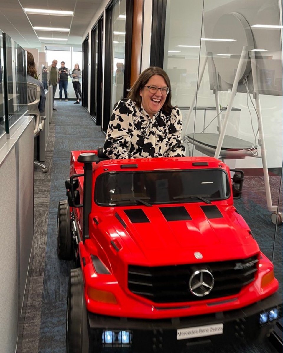 DrivewayHQ's tweet photo. Every day’s a new adventure in the Driveway HQ.
Here’s how our Content Strategy Manager Monica Lucas prefers to ride out the work day. If this looks like your kind of office, check out our job openings in the link below!
https://t.co/MTTUtfJdlH
#Driveway #Autodoneeasy https://t.co/CikcklRtkq
