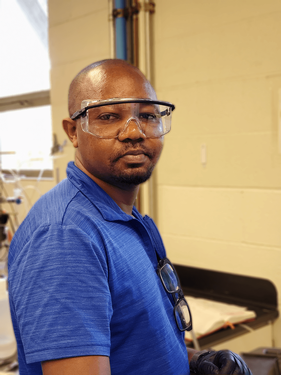 OregonEChem's tweet photo. A few students from our 2021 cohort are getting an early start with electrochemistry research! Alfred is studying interfaces in advanced bipolar #membranes. More featured students throughout the week! #RealTimeChem https://t.co/T4WpdLUkic