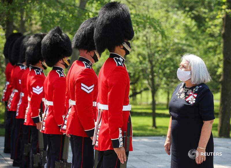 reuterspictures's tweet photo. Mary Simon conducts an inspection of the guard after being sworn in as Canada's first indigenous governor general, in an elaborate ceremony that spotlighted the country's effort to reconcile with its colonial past. Read more: https://t.co/WKg1ShbWCn 📷 @moosh001 https://t.co/fNtomSmOJj