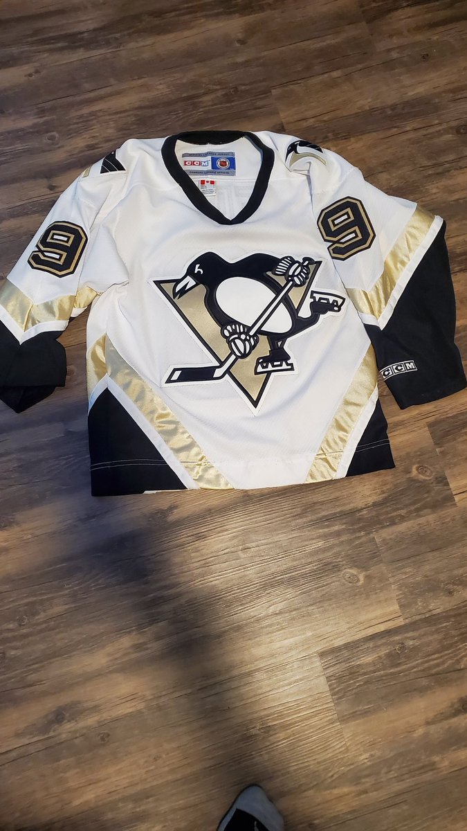 PhilForPrez's tweet photo. Suuuuuuuper late combo #GTAC13Mailday and #PVFinds
Got these bad boys weeks ago... had been wanting a preds like this for ages and nobody but Gabe could DM me a jersey when I am sloppy drunk and get me to purchase it π huge thanks to you guys @GTAC13JERSEYS @PVJerseys https://t.co/QbXHpJ6gZt