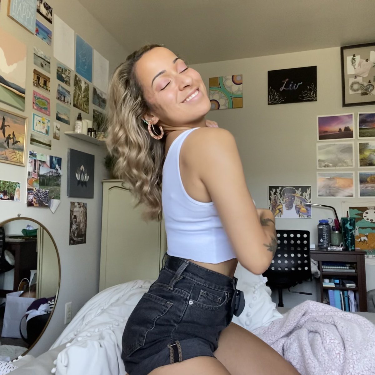 AllnaturalBabyT's tweet photo. Thinking about how many men are in my dms rn but I really just have been craving women these days 🥵🤫🤷🏽♀️ #bi #slideintothesedms 😉 https://t.co/QManQ55jLq