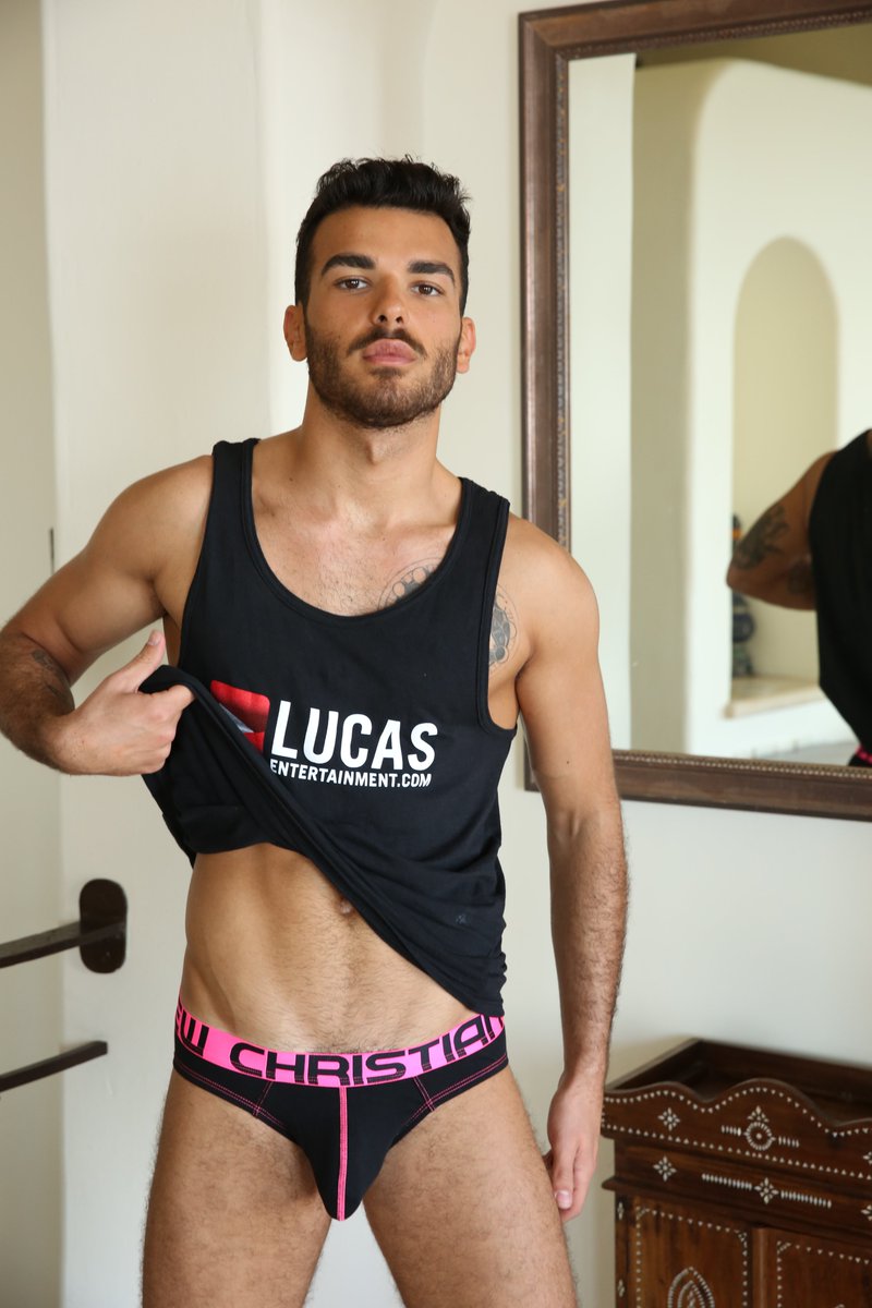 andrewchristian's tweet photo. HOT SCENE from @lucasent! @polprince and @xgabrielphoenix pound @dantelauroxx in this flip fest of sucking and fucking. Catch the new scene at https://t.co/MDne1mDQcR
#lucasentertainment #menoflucas #andrewchristian #trophyboy #lucasent https://t.co/xdCZVJRmxZ
