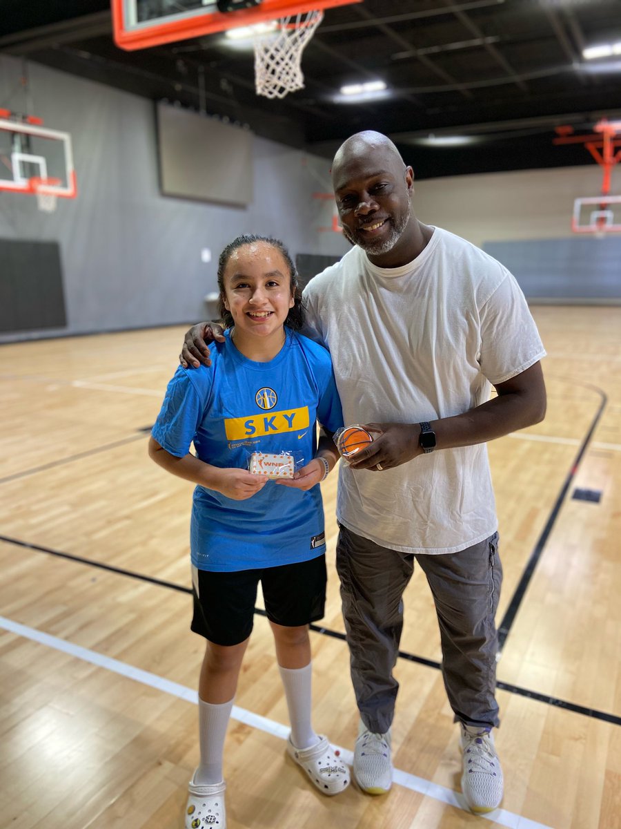 A2zoeElite's tweet photo. Happy Birthday to my “Sharp Shooter” Isabelle! Enjoy your day and thank you for the treats you brought to practice!
Coach Z https://t.co/7bAU6BHffg