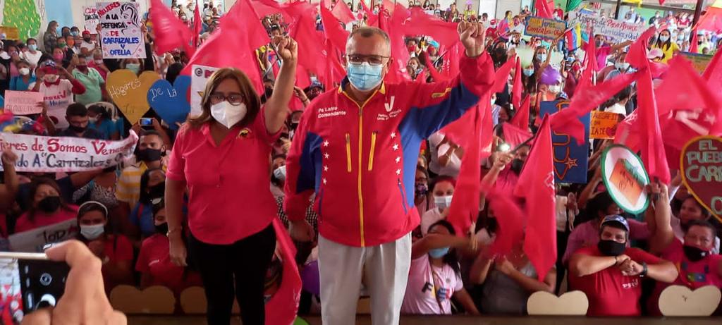 ApureLeisa's tweet photo. Que extraordinario el encuentro  de mujeres con nuestra dupla  @RCarrizalezPSUV  y Ofelia Padrón en el Mpio San Fernando.  El 8A  con el morral de Chavez. Victoria chavista. Venceremos.!
@NicolasMaduro 
@PartidoPSUV 
@ConElMazoDando https://t.co/VI5doKQkkW