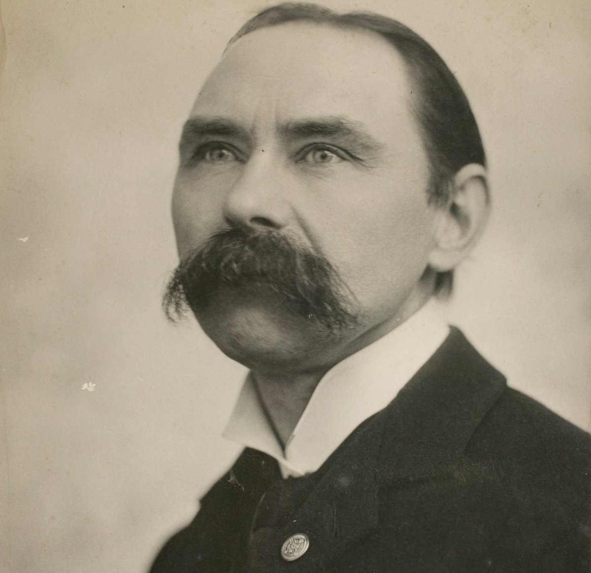 ThisDayIrish's tweet photo. This day 128 years ago – 31 July 1893 – the Gaelic League (Conradh na Gaeilge) was founded.

Douglas Hyde, its first president, later said:

“The Gaelic League is founded not upon hatred of England, but upon love of Ireland. Hatred is a negative passion, useless for building up.” https://t.co/PWKBHWupHx