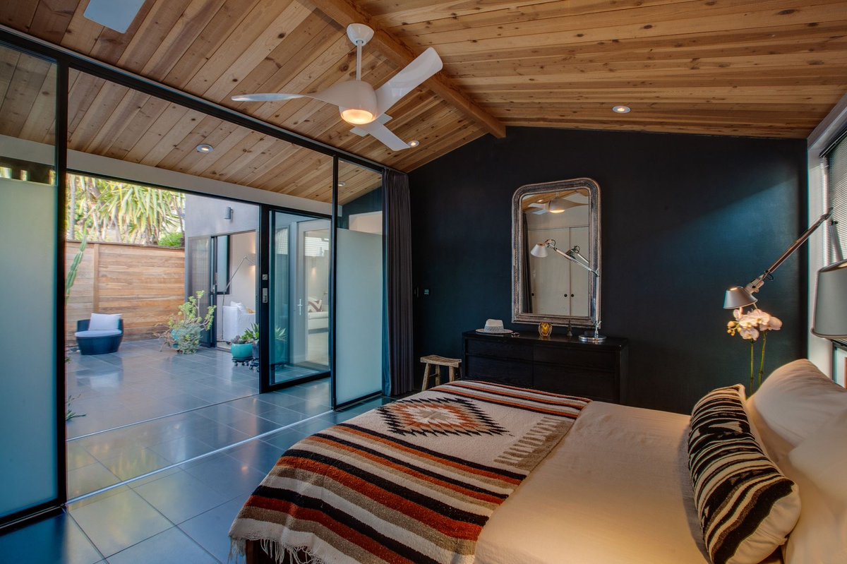 Settled on one of Venice’s most sought-after streets, this airy &amp; open craftsman offers unmatched outdoor entertaining spaces to host al fresco dinner parties and enjoy the SoCal sunshine.

Listed by Winston Cenac at <a href="/bulldogrealtors/">Bulldog Realtors</a> 

leveragere.com/property-detai…