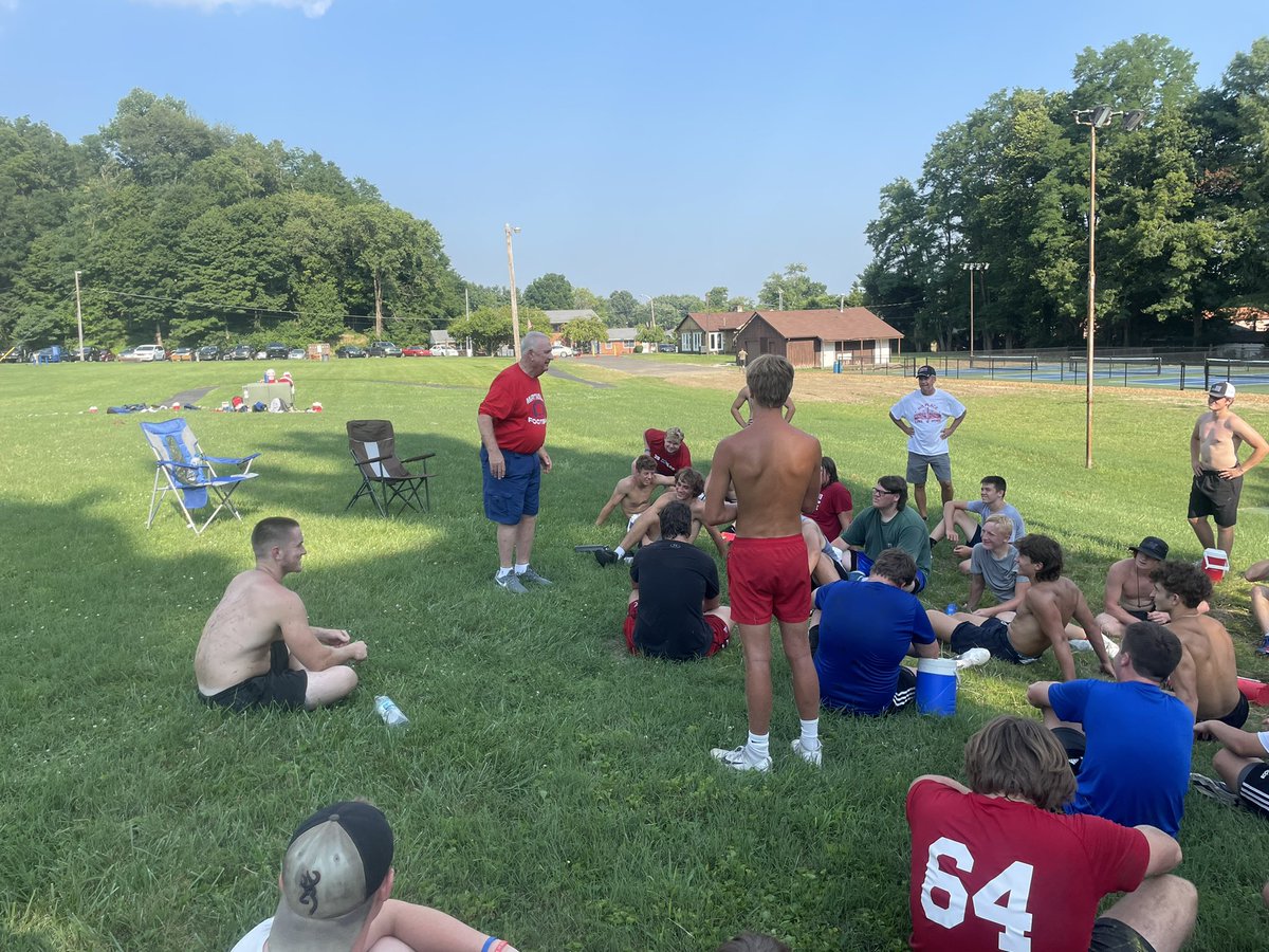 Super Quicks brought back on old tradition tonight and “Ran the Park Hill” for our Captain Workouts. Loved having Coaches Bill and Joe Siderewicz come and talk about what that hill means to the SQA.  #BeELITE #29miles