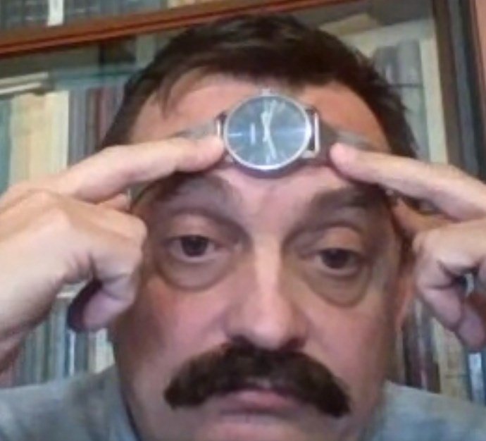 Sarakvuael's tweet photo. Объясните, в чем мем этой фотки https://t.co/1HEBbTG4Bg