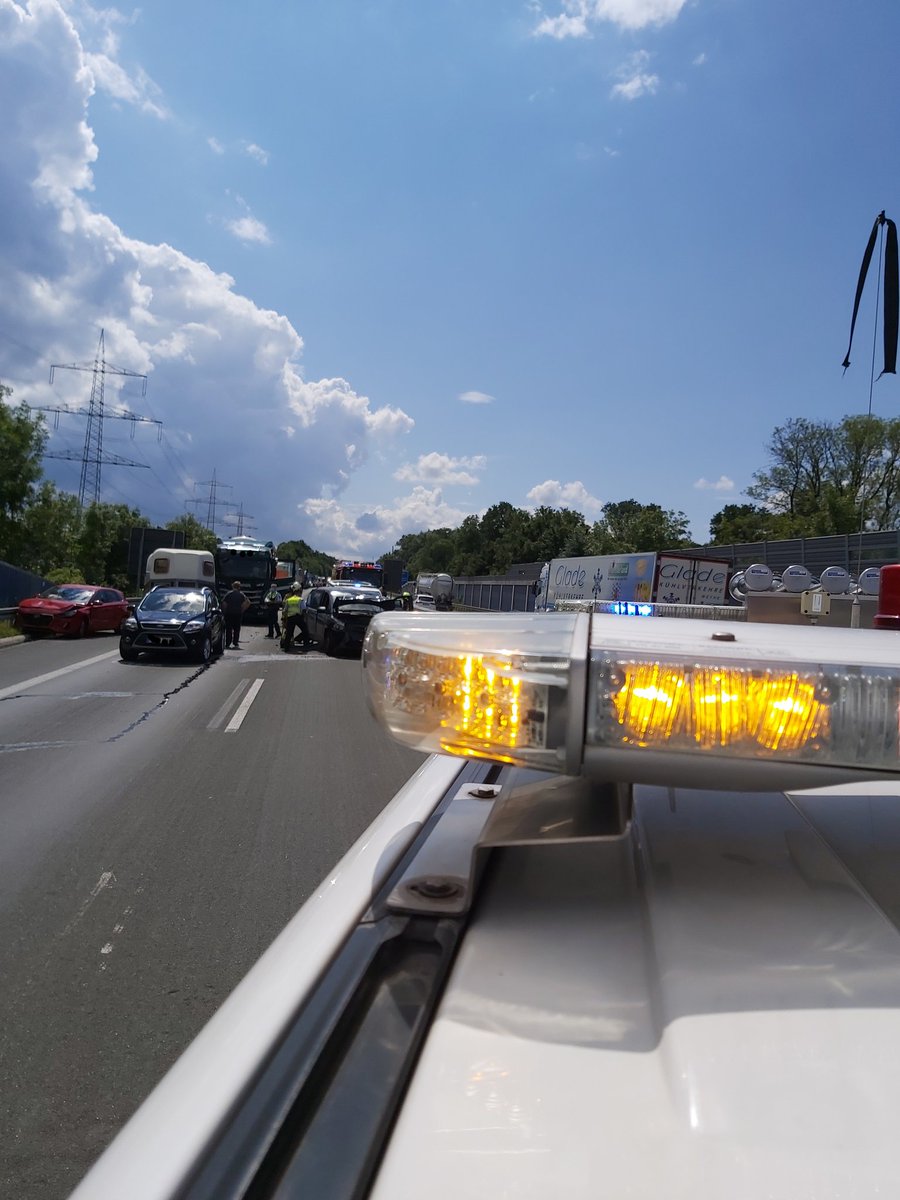 Feuerwehr Paderborn على تويتر Einsatz Fur Die Feuerwehr Paderborn Heute Mittag Kam Es Zu Einem Auffahrunfall Auf Der A33 In Fahrtrichtung Bielefeld Insgesamt 3 Pkw Und 1 Lkw Waren Beteiligt 2 Personen
